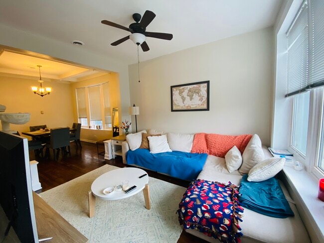 Foto del edificio - 2246 W Armitage Ave