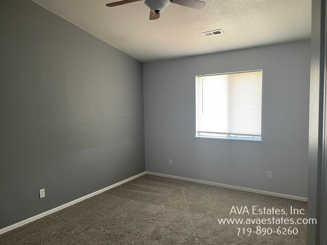 Foto del edificio - 731 E Laporte Dr