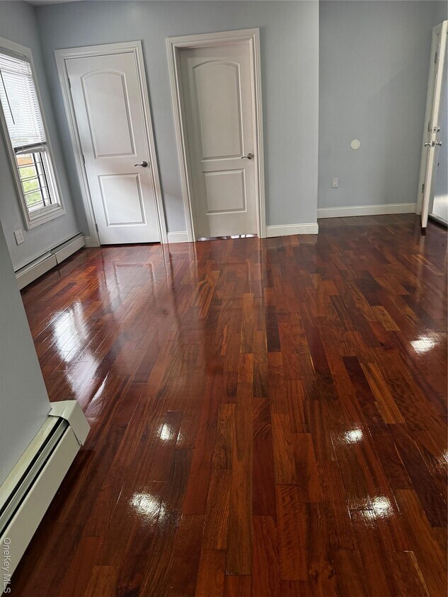 Foto principal - 818 E 216th St