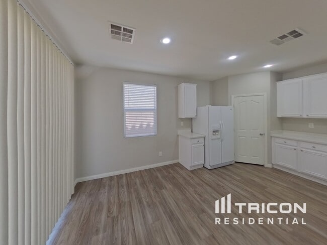 Building Photo - 72 Japonica Ave