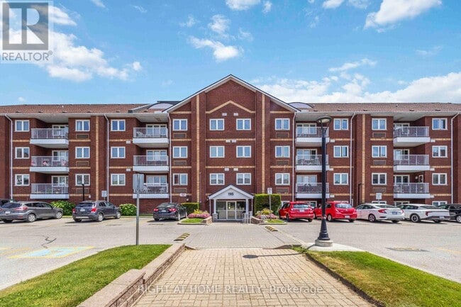 Building Photo - 195 Lake Driveway W