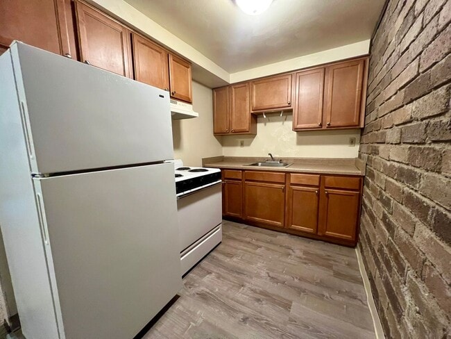 Second Floor One Bedroom Apartment! Built-In A/C, Off-Street Parking & More! Call Today! - Second Floor One Bedroom Apartment! Built-In A/C, Off-Street Parking & More! Call Today!