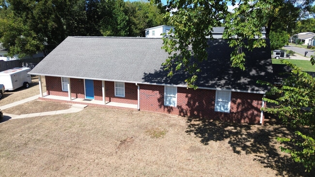 Photo - 225 E Chestnut St Apartment