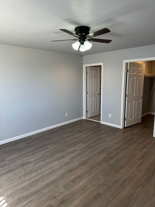 Foto del edificio - 324-326 W Coral Dr