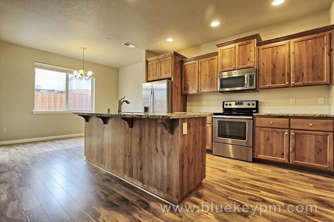 Building Photo - Hazel Dell  4 bed, 3 bath with Easy access...