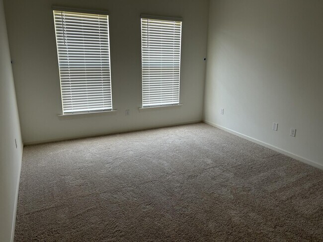 Foto del edificio - 20425 Ridgelake Rd