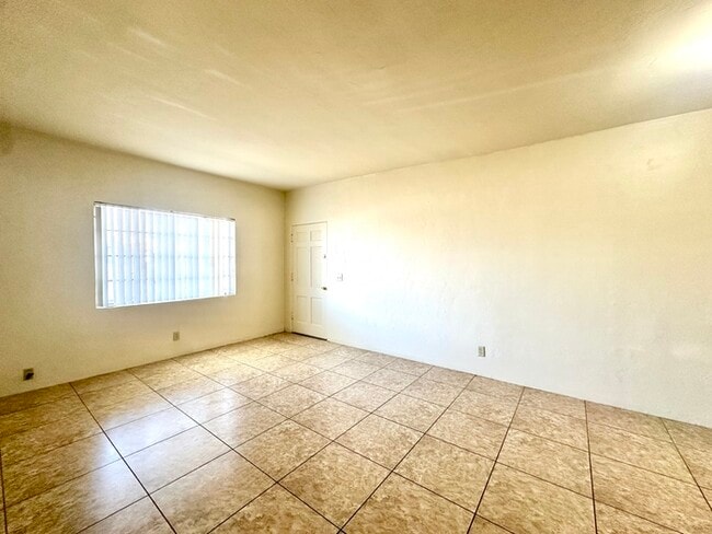 Building Photo - $500 Move In Special! 2 Bedroom Location i...