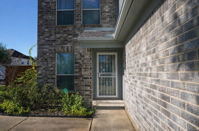 Building Photo - 16015 Youpon Valley Dr