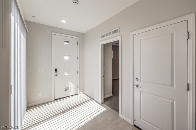 Foto del edificio - 11504 Fleet Wing Ave