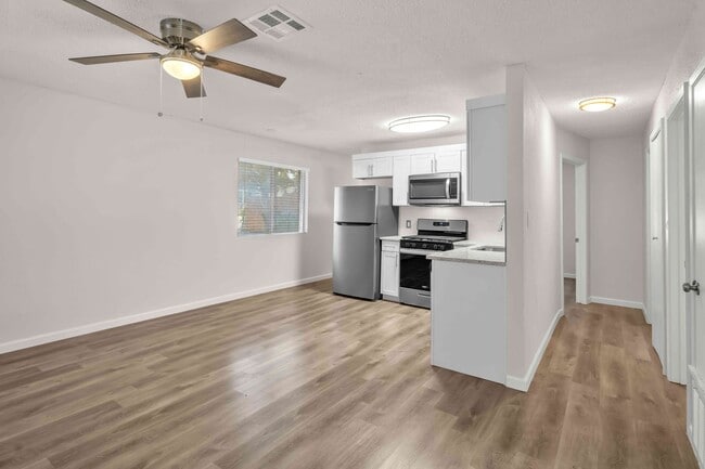 Photo - 408 Regina St House