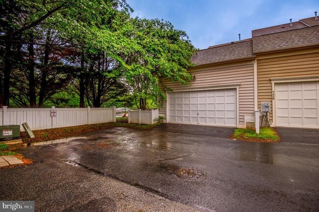 Building Photo - 728 Ridgemont Ave