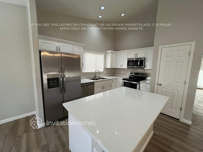 Building Photo - 16063 W Saguaro Ln