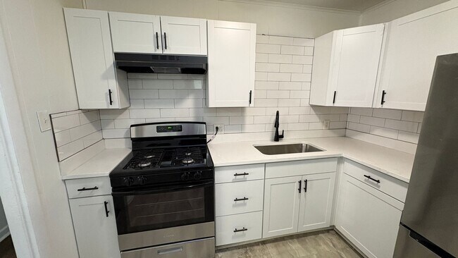 Foto del edificio - 7406 Twin Oaks Rd