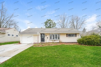 Building Photo - 9131 Newkirk Dr