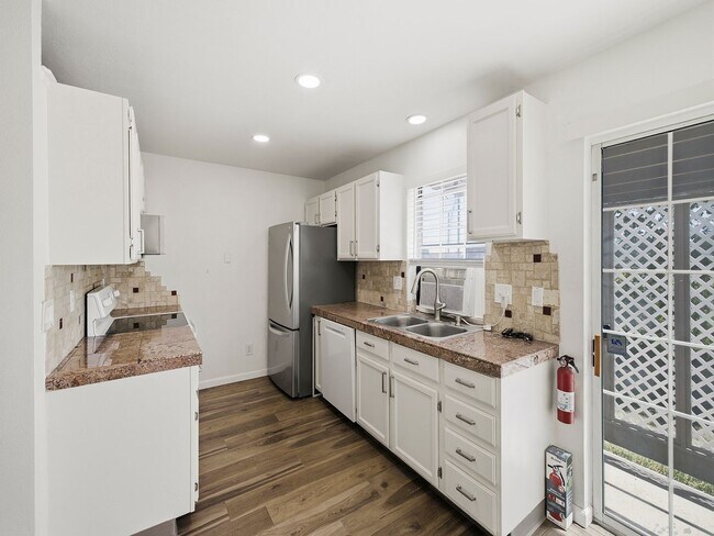Foto del edificio - 2828 Silverplume Dr