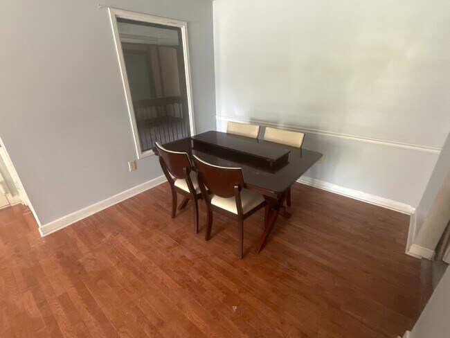 Foto del edificio - Room in Apartment on N Hamilton St