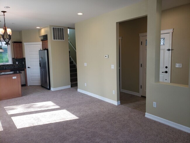 Building Photo - Tucked Away Tacoma View Property