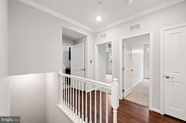 Foto del edificio - 5822 Oakdale Vlg Rd