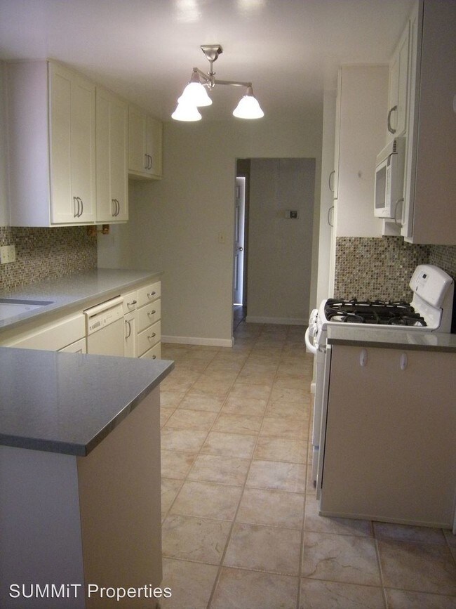 Building Photo - 4 br, 2 bath House - 651 Alamo Drive
