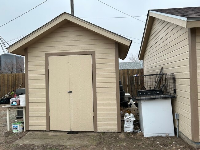 Storage shed - 1524 3rd Ave