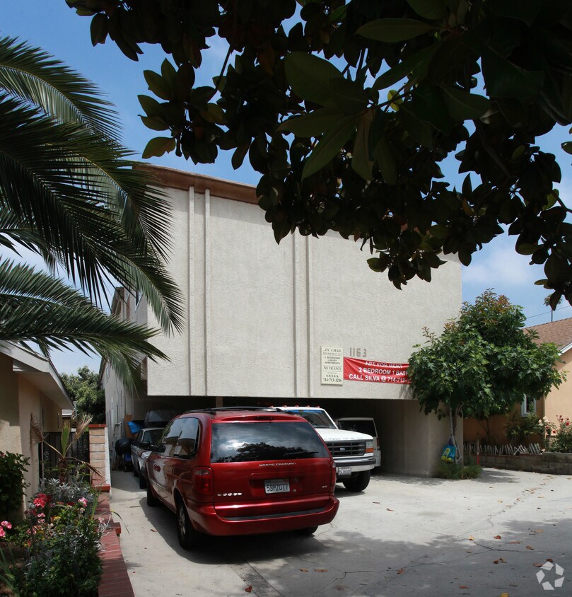 Foto del edificio - 1163 Raymond Ave
