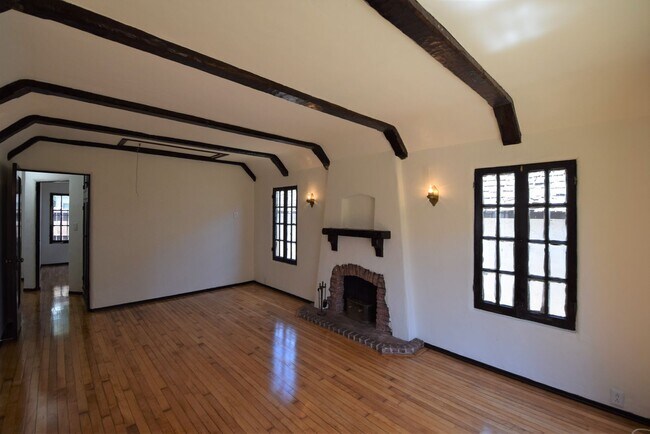Building Photo - 2906