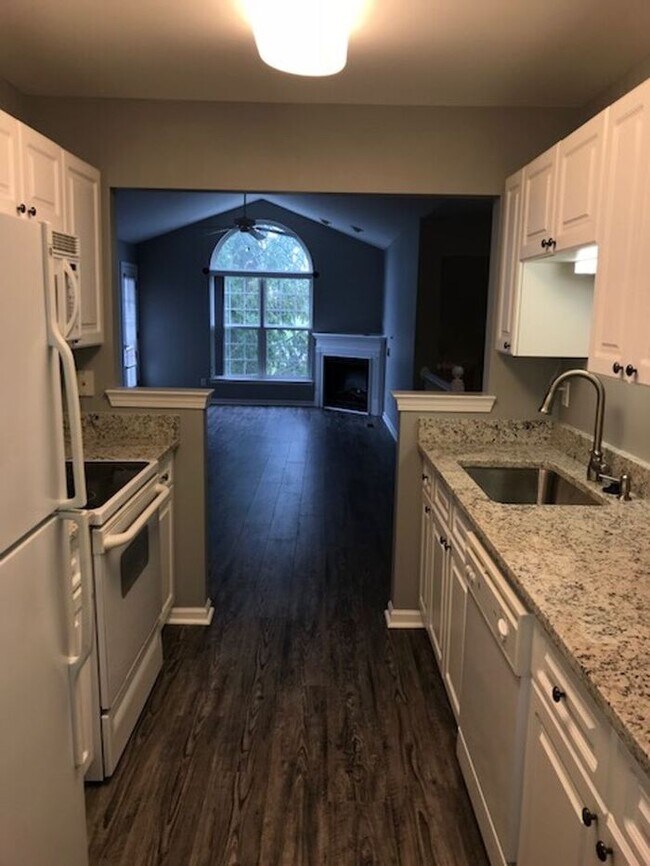Foto del edificio - Beautiful 2 bedroom 2 bathroom Condo in Sl...