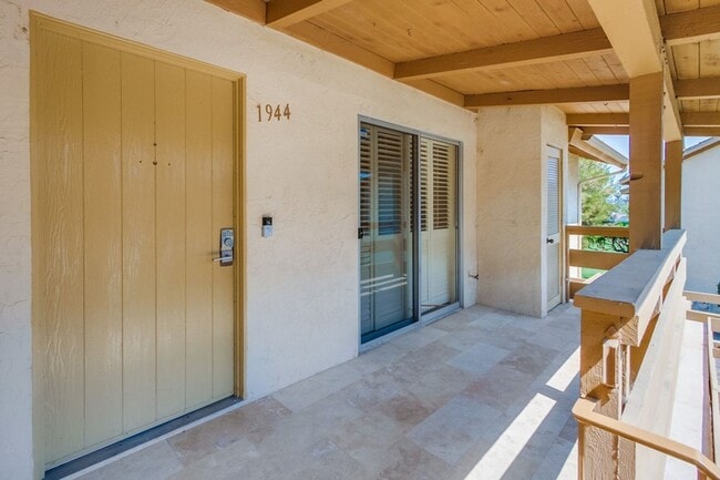 Building Photo - Gorgeous Upper Unit Condo in Fairway Knoll...