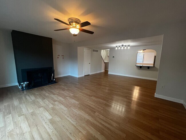 Foto del edificio - Amazing 4 BR/3.5 BA Townhome in Columbia!