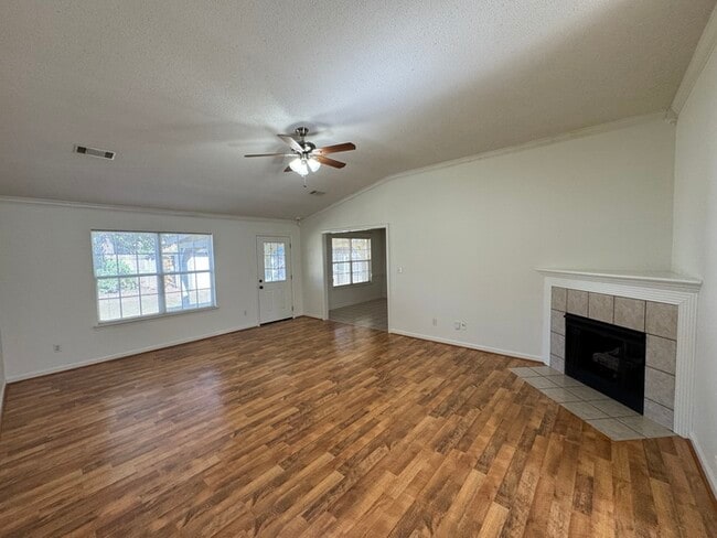 Foto del edificio - Nice 3 bedroom 2 bathroom home in Bryant