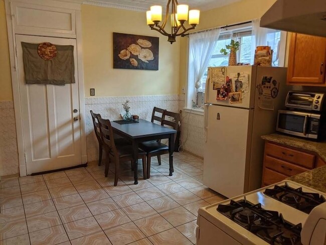 Building Photo - 2131 N Lorel Ave