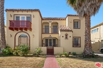 Building Photo - 8546 Saturn St