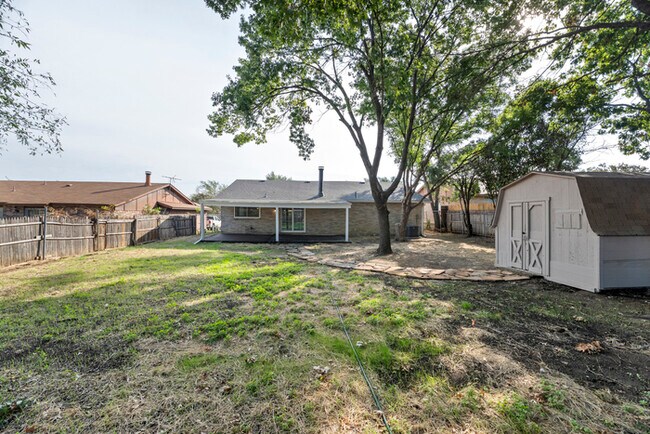 Foto del edificio - 6816 Westglen Dr. Fort Worth TX 76133
