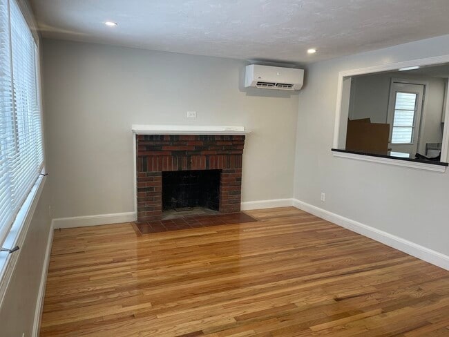 Building Photo - 49 St Paul Ave