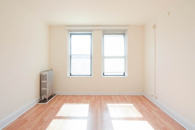 Foto del edificio - 3335 W Diversey Ave