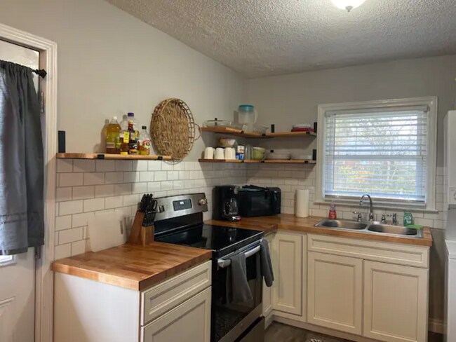 Foto del edificio - 150 Central Dr