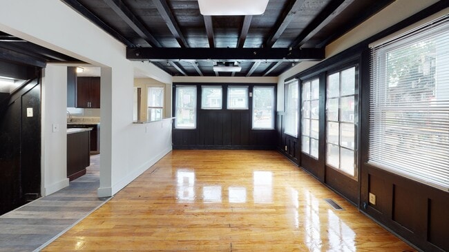 Building Photo - 244 E 17th Ave