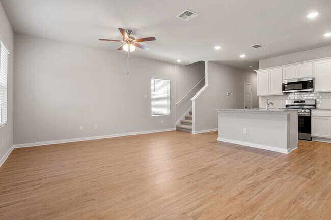 Foto del edificio - Brand New Duplex in St Hedwig!!!