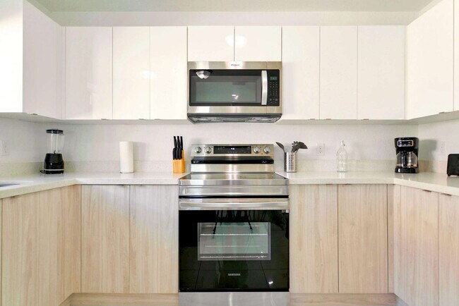 Foto del edificio - 2110 NW 66th St