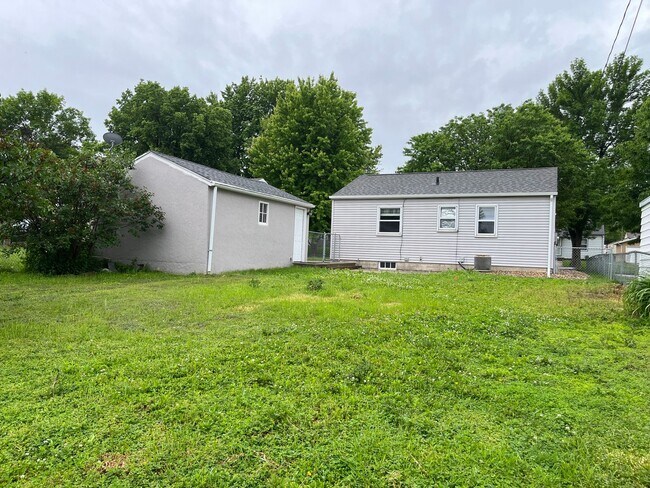 Building Photo - 2 Bed/1 Bath Rental Home!