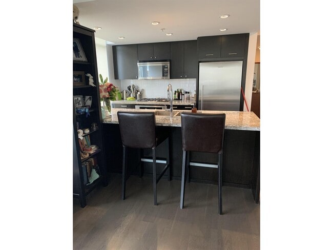 Building Photo - 1455 George St