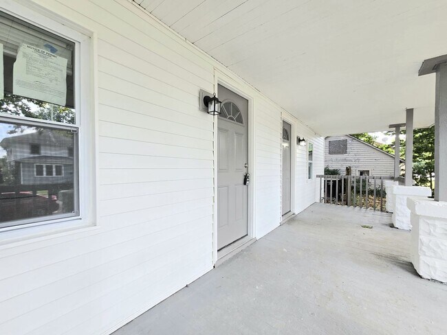 Building Photo - 1920/1922 Marine