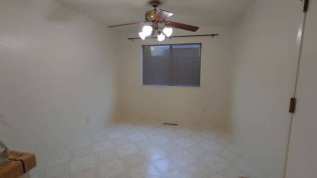 Building Photo - 636 Montezuma Ct