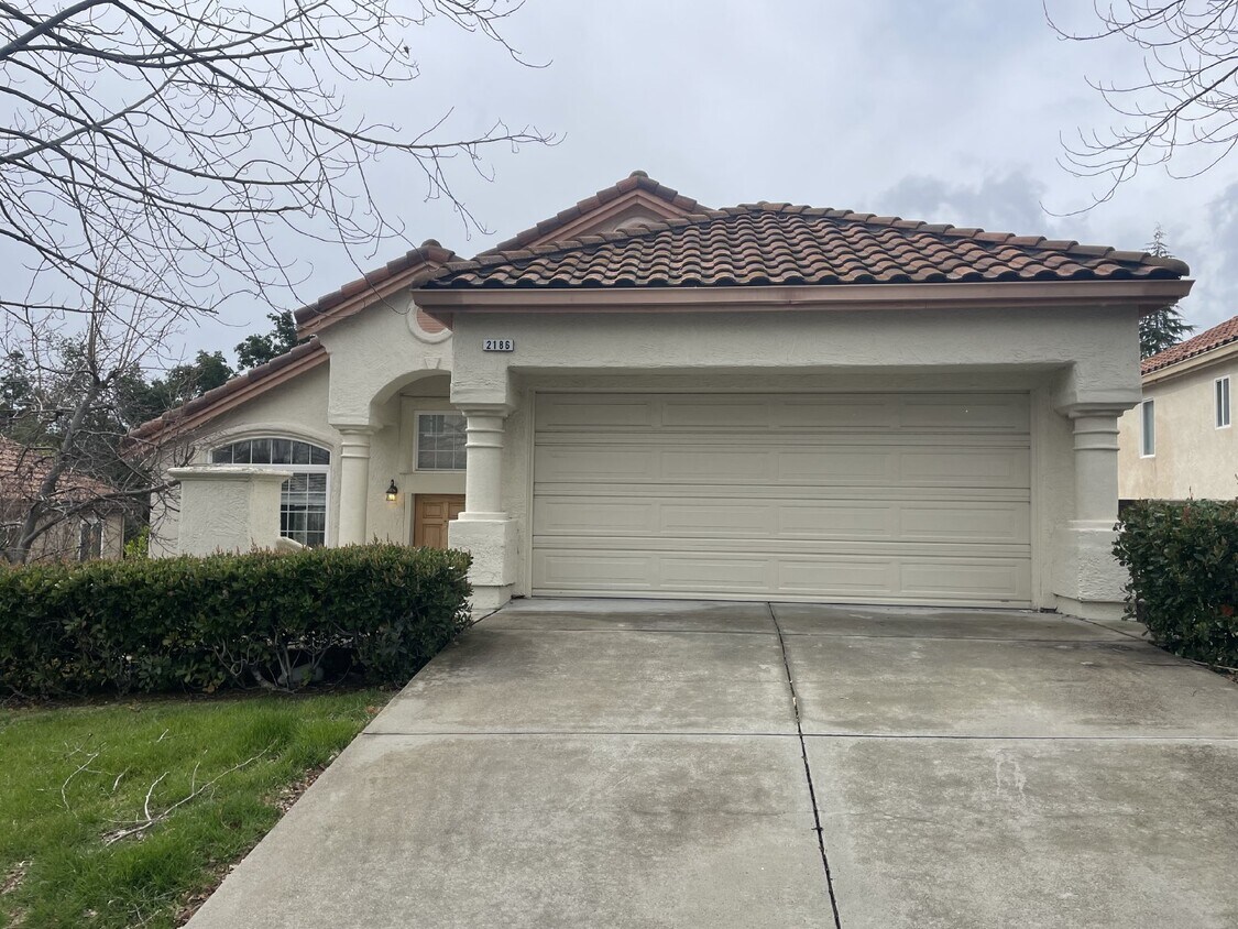 Foto principal - "Beautiful and Open 3-Bedroom Home with Up...