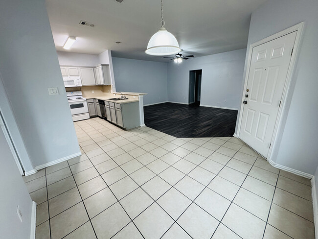 Foto del edificio - 5837 Swords Dr