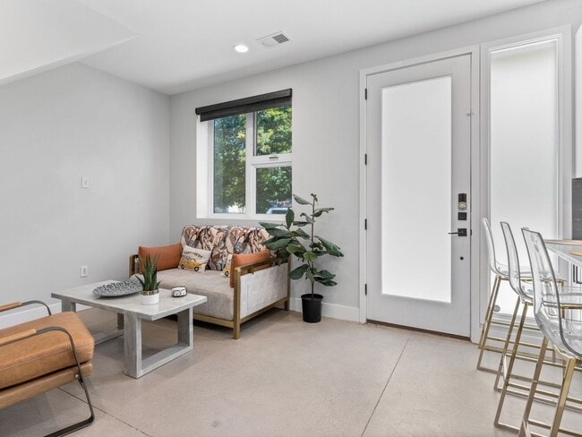 Building Photo - 625 Inca St