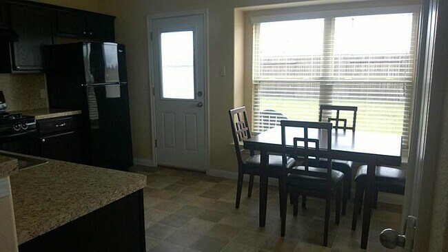 Building Photo - 6510 Gardners Brook