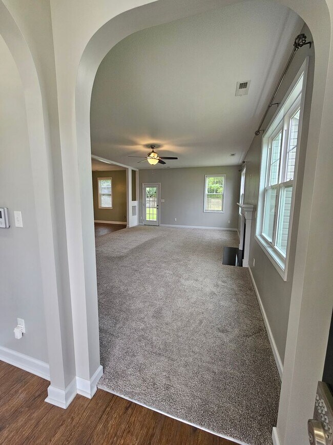 Building Photo - 833 Tuscarora Trl