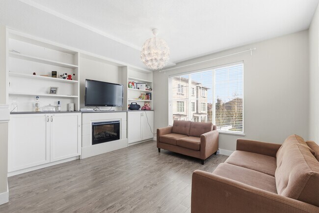 Photo du bâtiment - 16228-16228 16 Ave