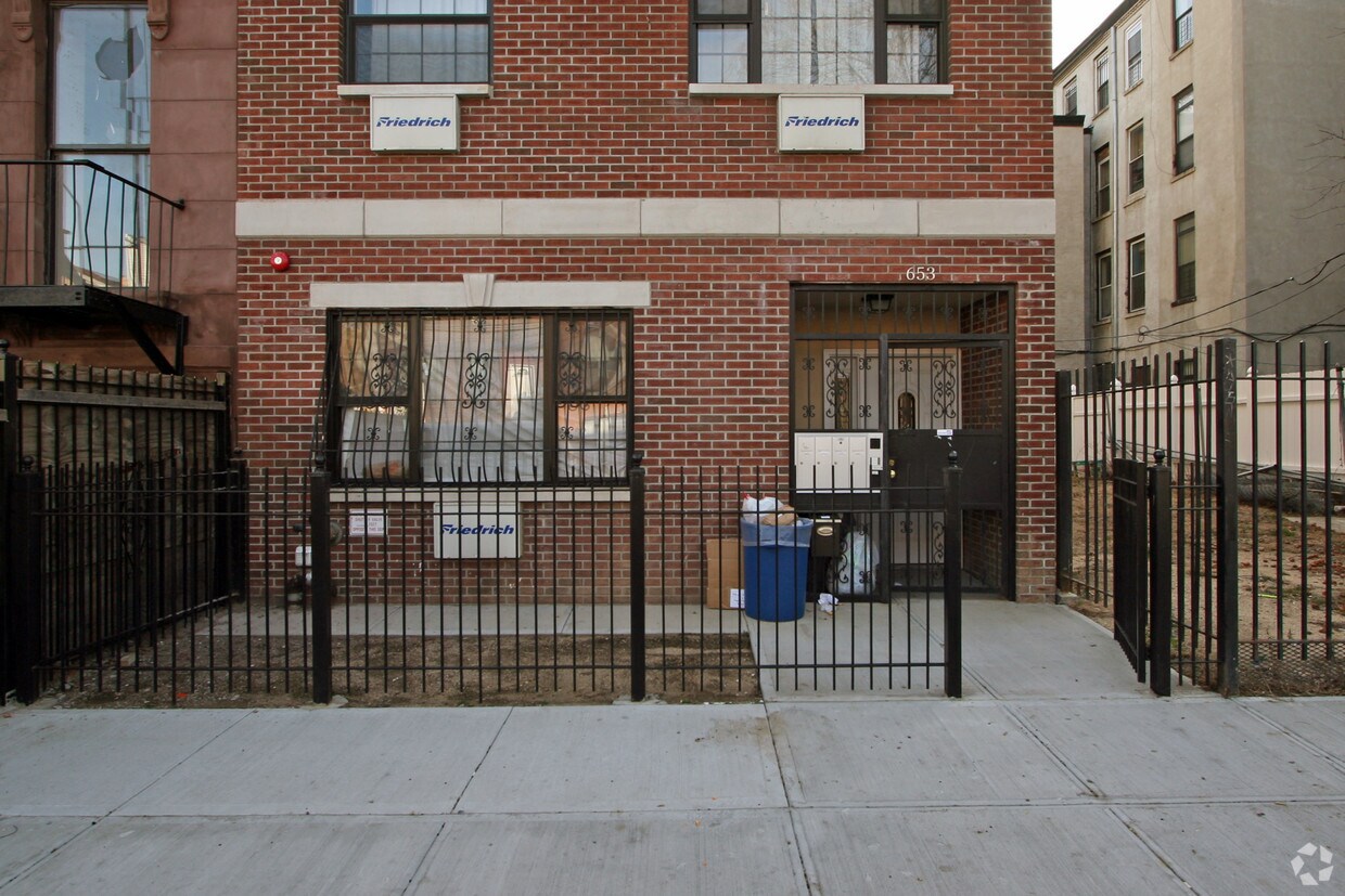 Building Photo - 653 Marcy Ave